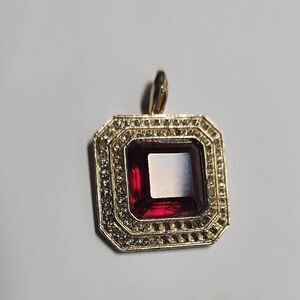 HOBÉ Elegant Gold and Red Pendant